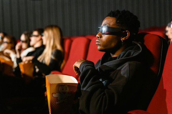 Capturer l'Essence de la Vie Urbaine à Travers la Photographie de Rue : Un Voyage dans les Moments Inoubliables